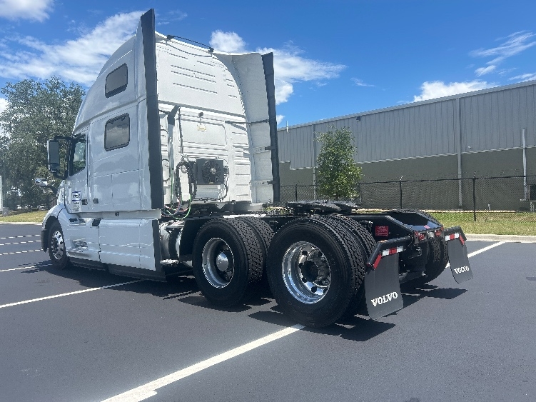 2022 Volvo VNL 860 in Dayton, OH — photo 5