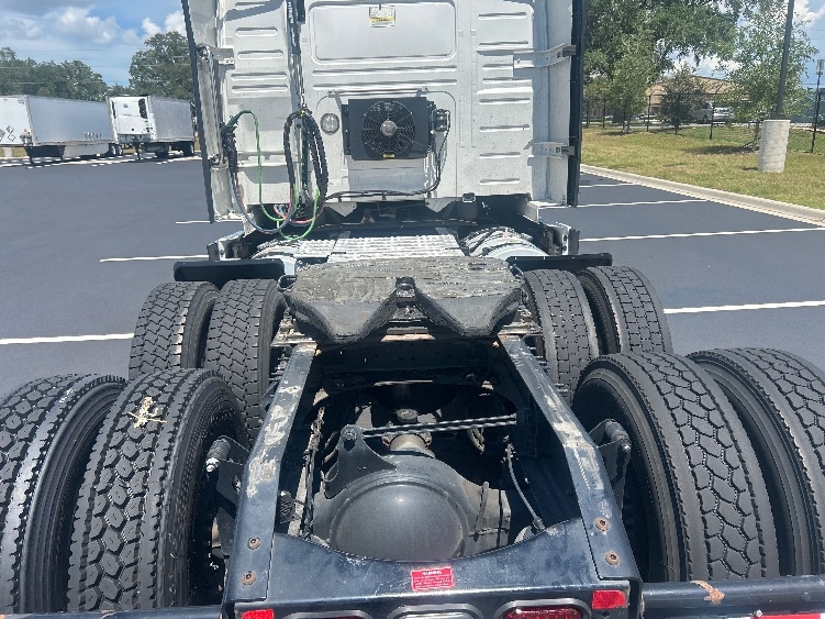 2022 Volvo VNL 860 in Dayton, OH — photo 6
