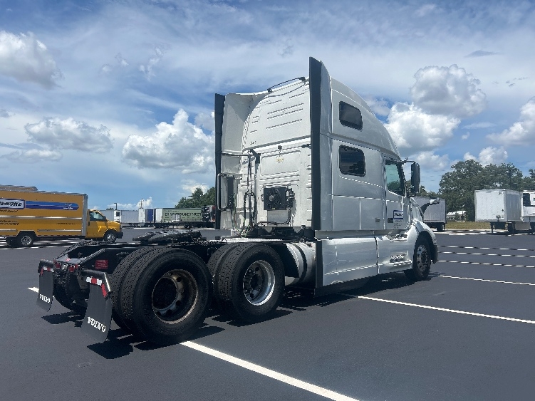 2022 Volvo VNL 860 in Dayton, OH — photo 7