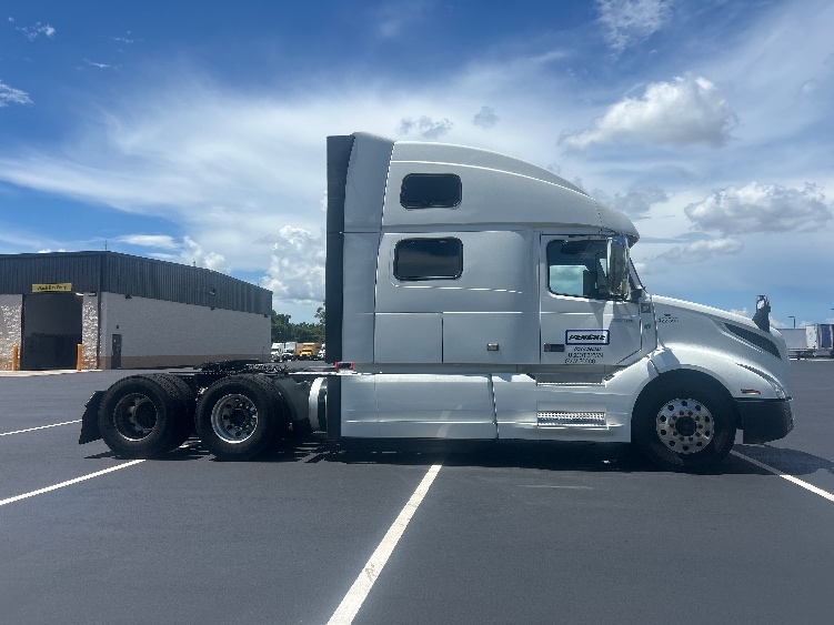 2022 Volvo VNL 860 in Dayton, OH — photo 8