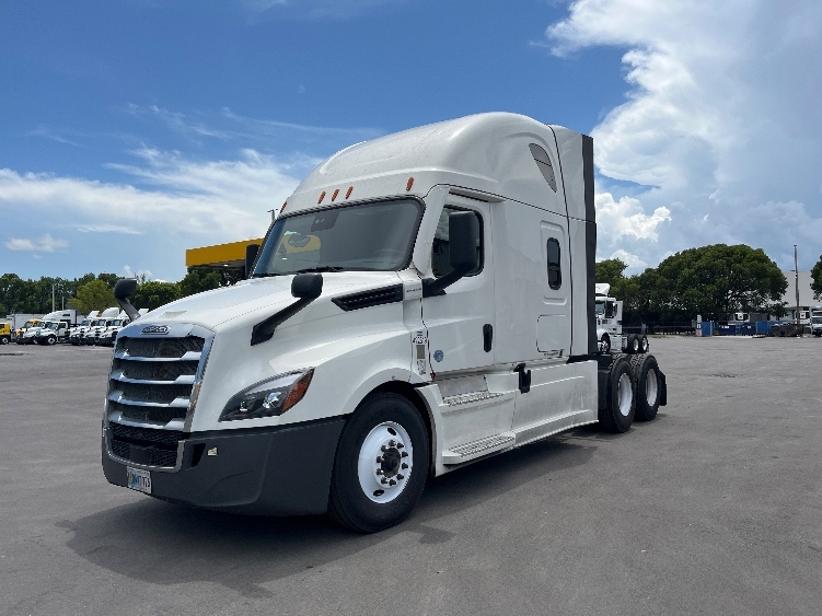 2024 Freightliner Cascadia in Medley, FL — photo 3