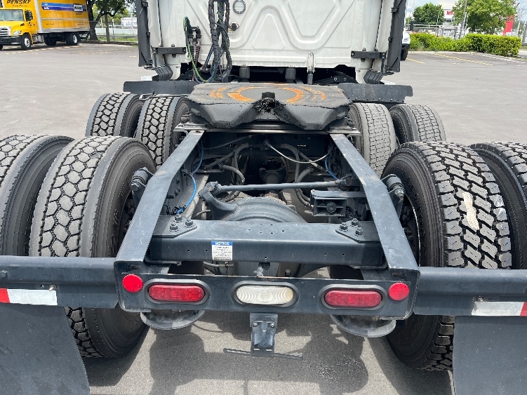 2024 Freightliner Cascadia in Medley, FL — photo 6