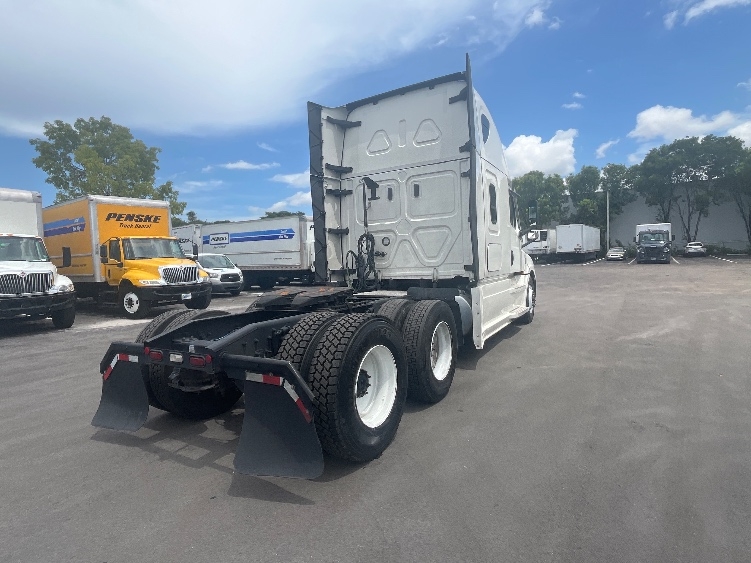 2024 Freightliner Cascadia in Medley, FL — photo 7