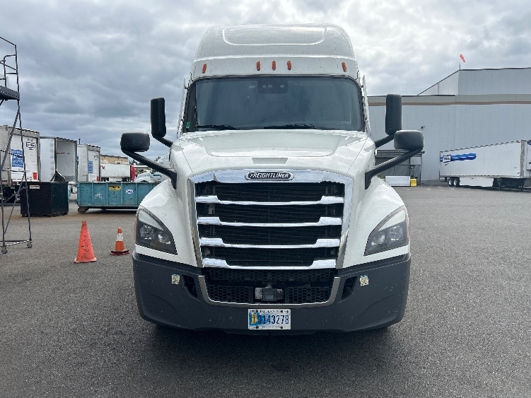2022 Freightliner Cascadia in Caldwell, ID — photo 2