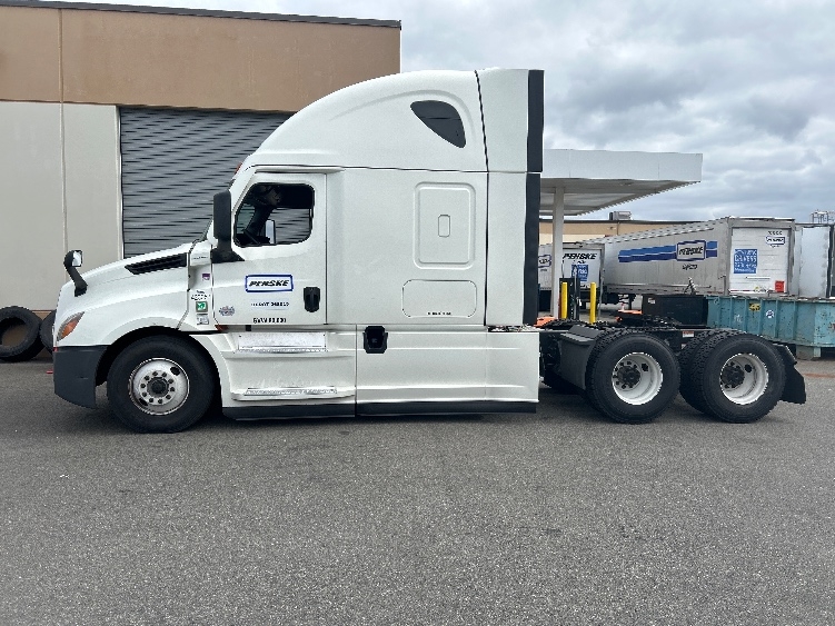 2022 Freightliner Cascadia in Caldwell, ID — photo 4