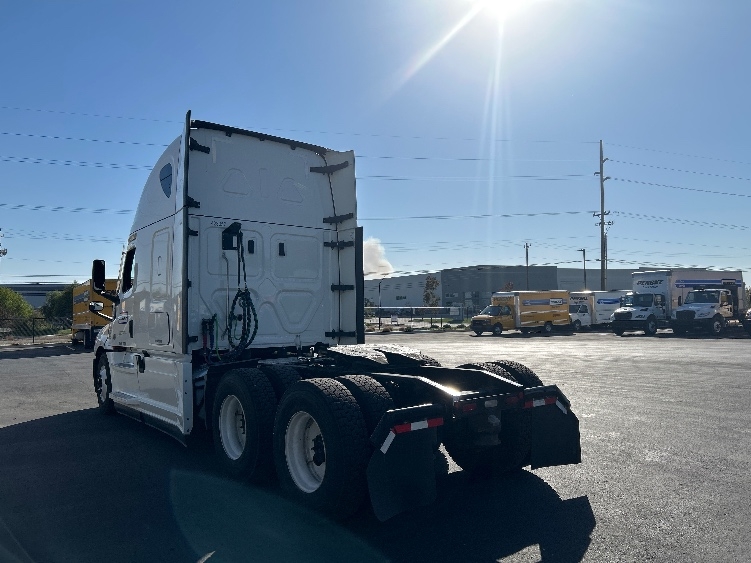 2022 Freightliner Cascadia in Caldwell, ID — photo 5