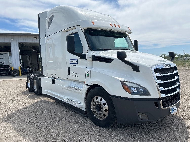 2022 Freightliner Cascadia in Aurora, CO