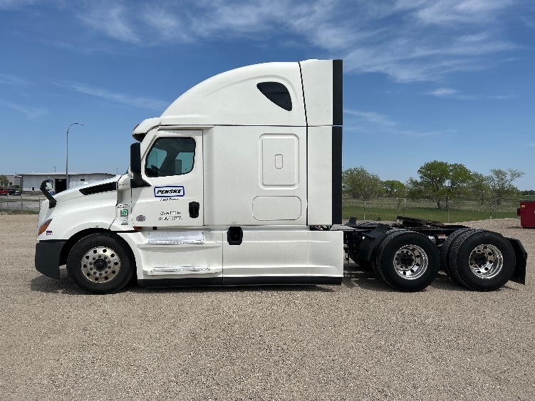 2022 Freightliner Cascadia in Aurora, CO — photo 4