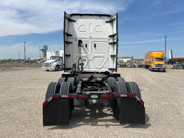 2022 Freightliner Cascadia in Aurora, CO — photo 6