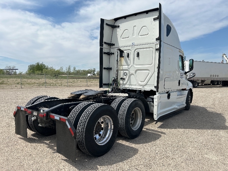 2022 Freightliner Cascadia in Aurora, CO — photo 7