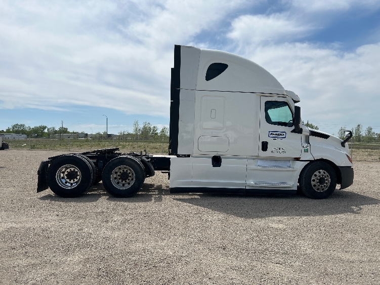 2022 Freightliner Cascadia in Aurora, CO — photo 8
