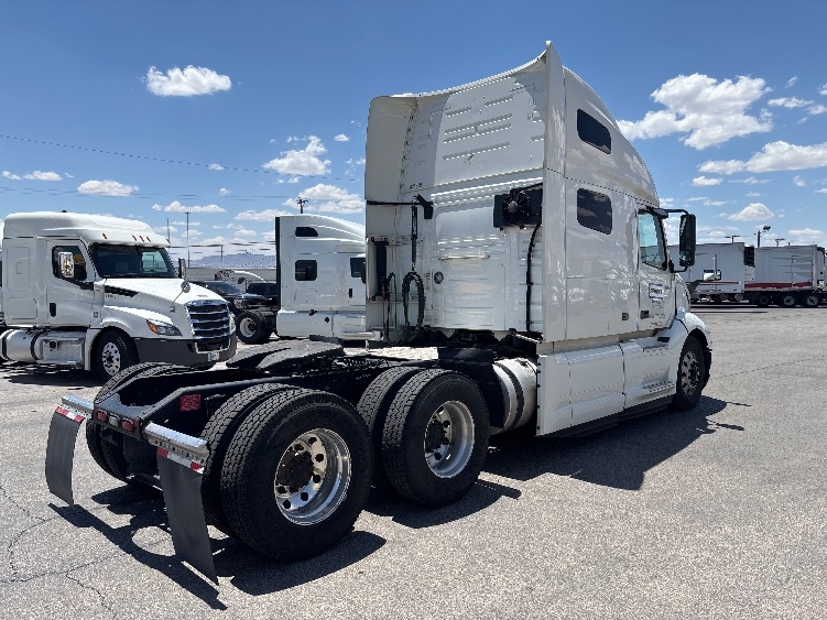 2022 Volvo VNL 760 in El Paso, TX — photo 7