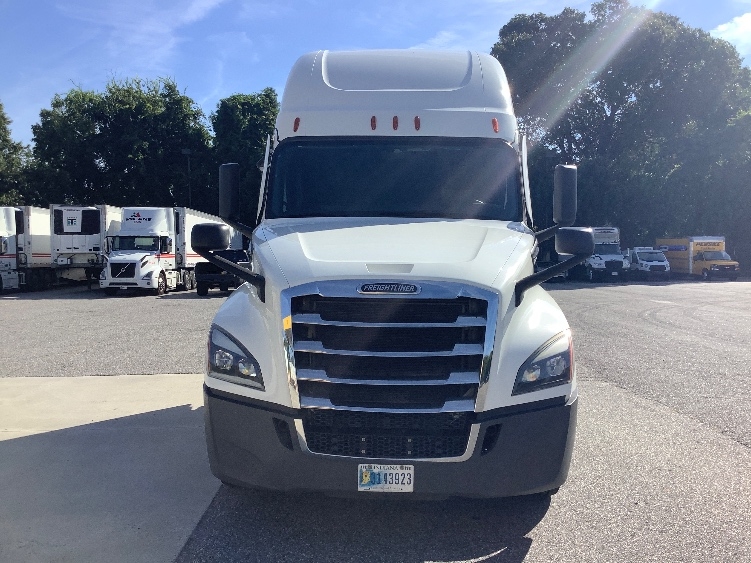 2022 Freightliner Cascadia in Longview, TX — photo 2