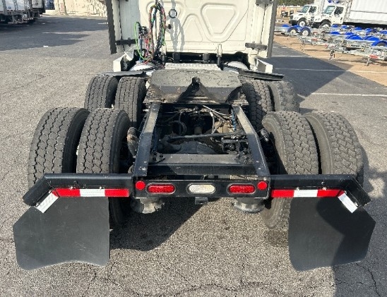 2022 Freightliner Cascadia in Longview, TX — photo 5