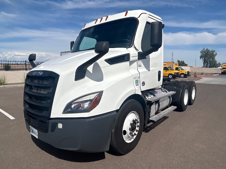 2022 Freightliner Cascadia in Phoenix, AZ — photo 3