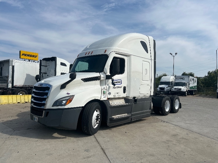 2022 Freightliner Cascadia in Indianapolis, IN — photo 3