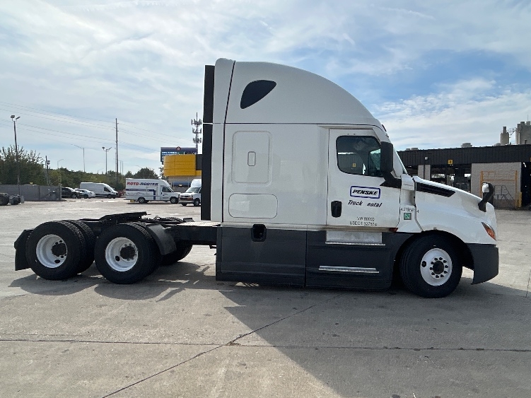 2022 Freightliner Cascadia in Indianapolis, IN — photo 8