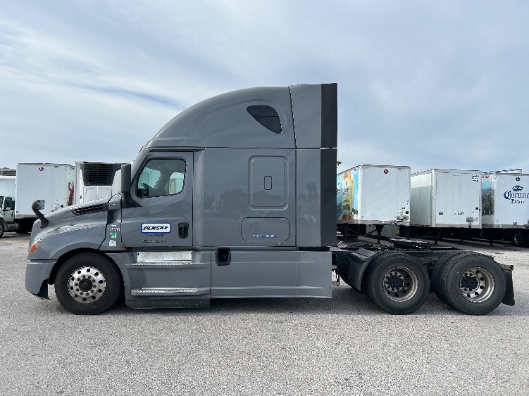 2022 Freightliner Cascadia in Earth City, MO — photo 4