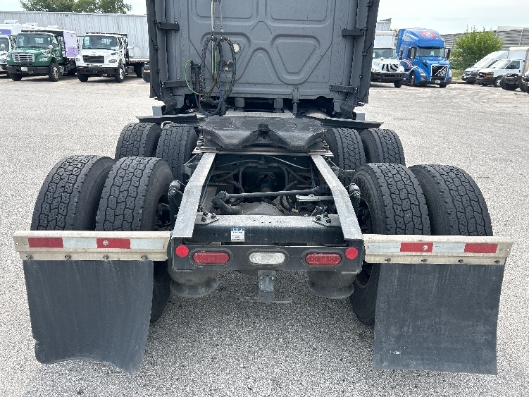 2022 Freightliner Cascadia in Earth City, MO — photo 6
