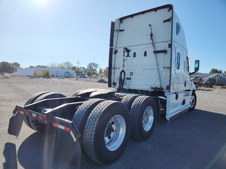 2022 Freightliner Cascadia in Jerome, ID — photo 7