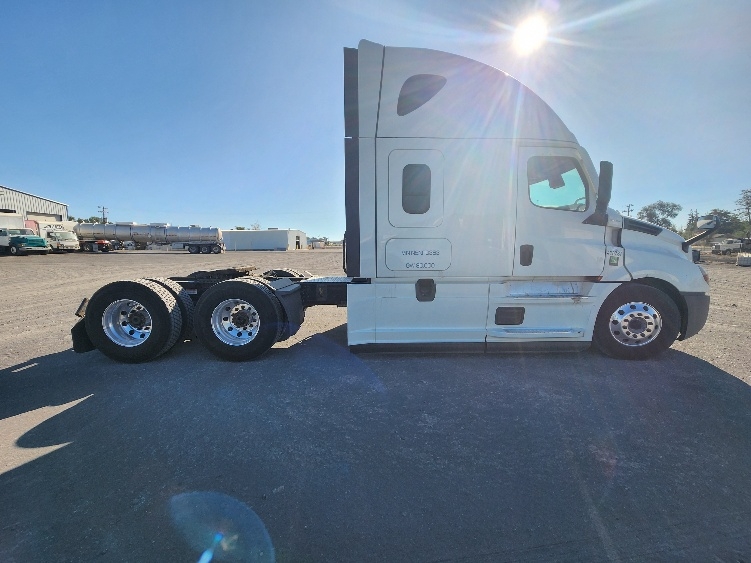 2022 Freightliner Cascadia in Jerome, ID — photo 8