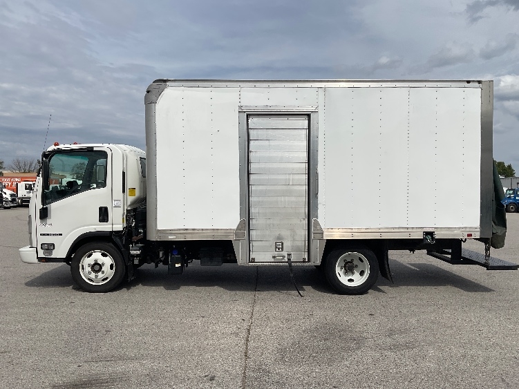 2022 Isuzu NRR in Moberly, MO — photo 4