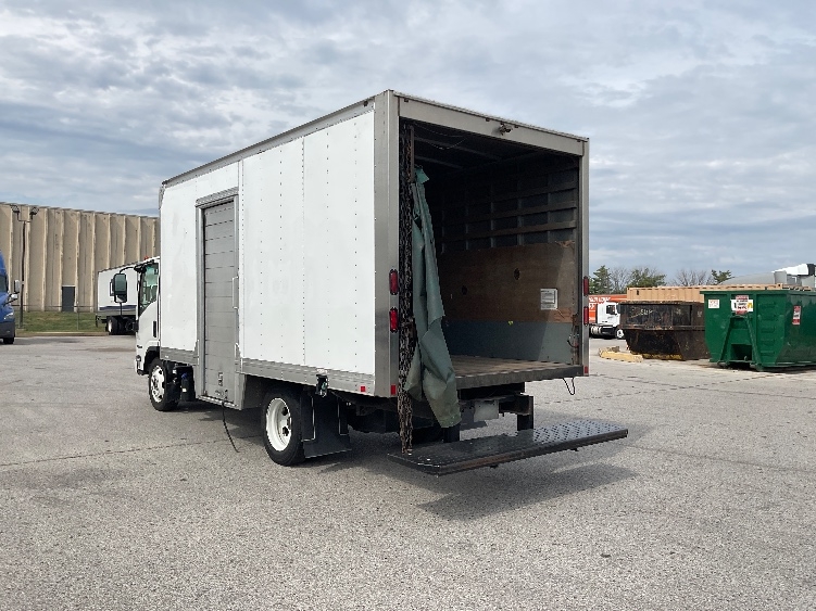 2022 Isuzu NRR in Moberly, MO — photo 6