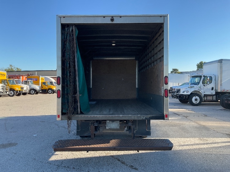 2022 Isuzu NRR in Moberly, MO — photo 8