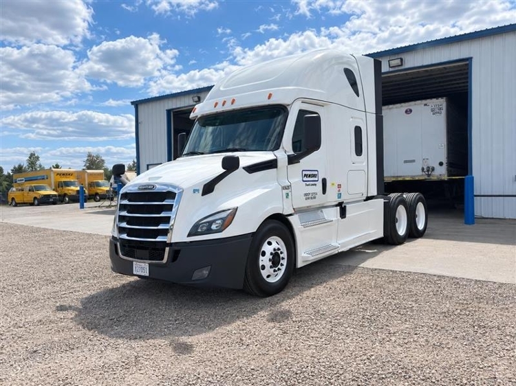 2022 Freightliner Cascadia in Eagan, MN — photo 3