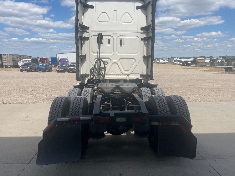 2022 Freightliner Cascadia in Eagan, MN — photo 6