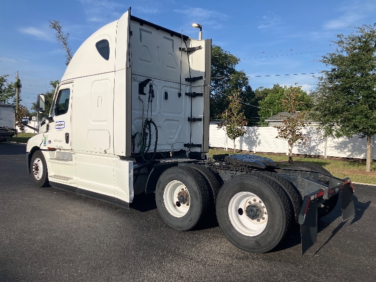 2022 Freightliner Cascadia in Tampa, FL — photo 5