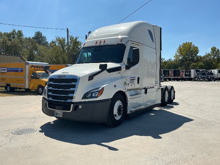 2022 Freightliner Cascadia in Lagrange, GA — photo 3