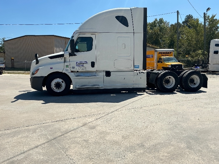2022 Freightliner Cascadia in Lagrange, GA — photo 4