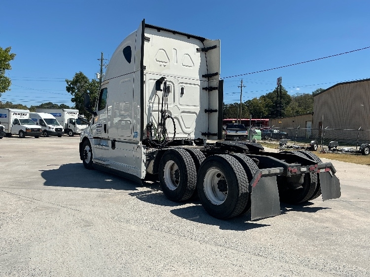 2022 Freightliner Cascadia in Lagrange, GA — photo 5