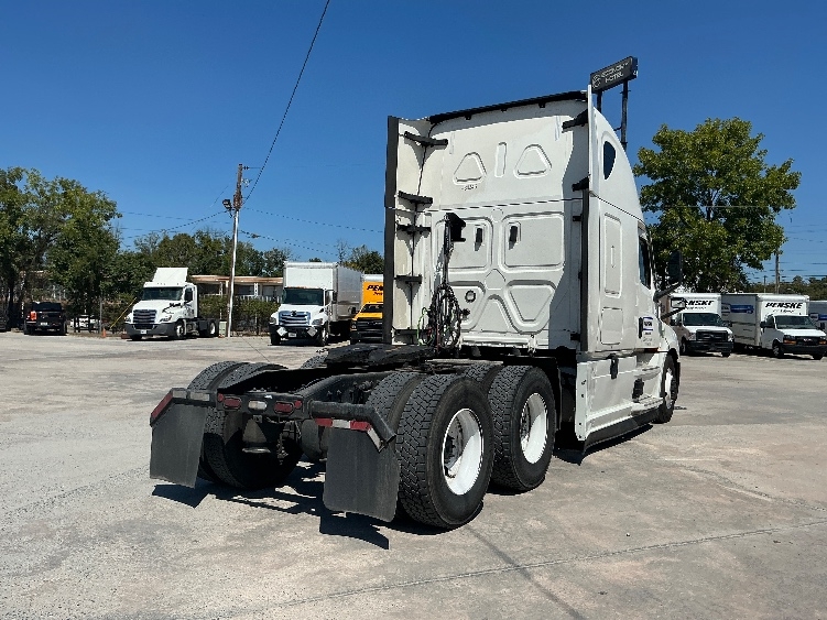 2022 Freightliner Cascadia in Lagrange, GA — photo 7