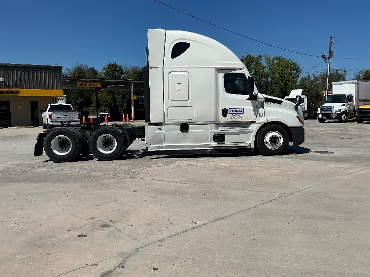 2022 Freightliner Cascadia in Lagrange, GA — photo 8