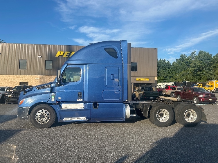 2022 Freightliner Cascadia in Belcamp, MD — photo 4