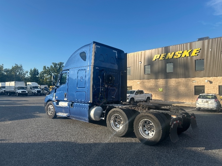 2022 Freightliner Cascadia in Belcamp, MD — photo 5