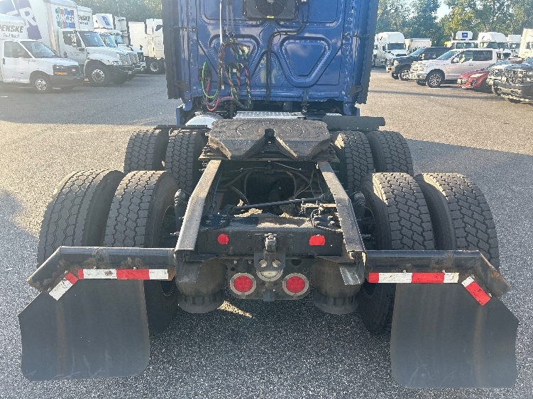 2022 Freightliner Cascadia in Belcamp, MD — photo 6
