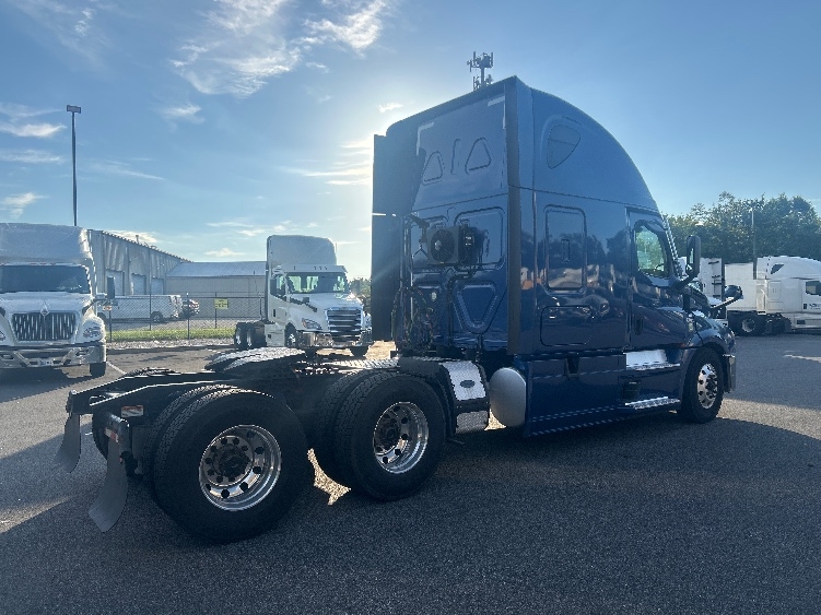 2022 Freightliner Cascadia in Belcamp, MD — photo 7