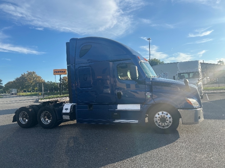 2022 Freightliner Cascadia in Belcamp, MD — photo 8