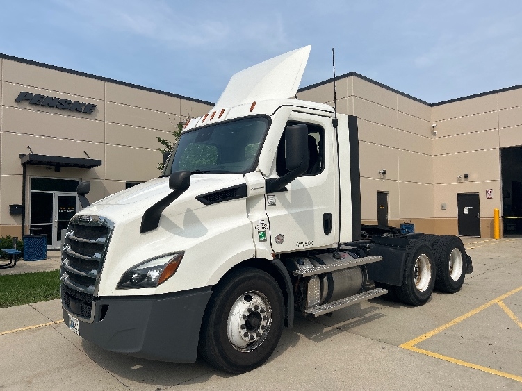 2022 Freightliner Cascadia in Plymouth, MI — photo 3