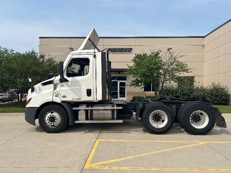 2022 Freightliner Cascadia in Plymouth, MI — photo 4