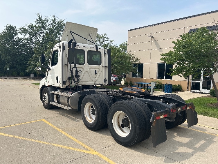 2022 Freightliner Cascadia in Plymouth, MI — photo 5