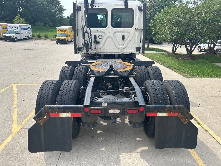 2022 Freightliner Cascadia in Plymouth, MI — photo 6