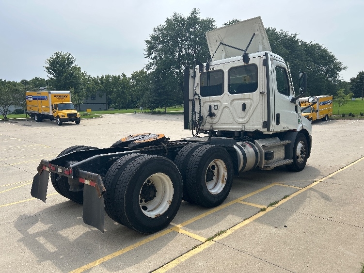 2022 Freightliner Cascadia in Plymouth, MI — photo 7