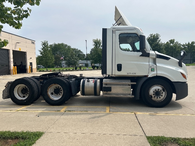 2022 Freightliner Cascadia in Plymouth, MI — photo 8