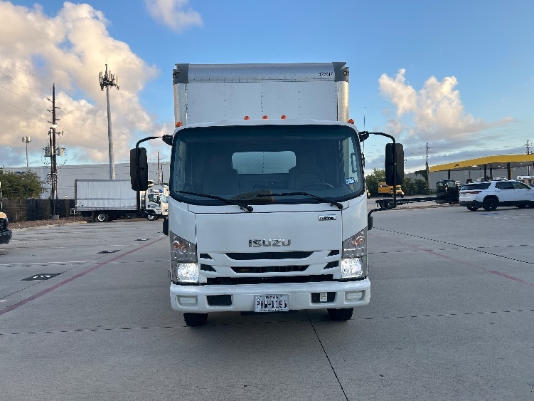 2022 Isuzu NQR in Houston, TX — photo 2