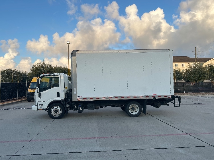2022 Isuzu NQR in Houston, TX — photo 4