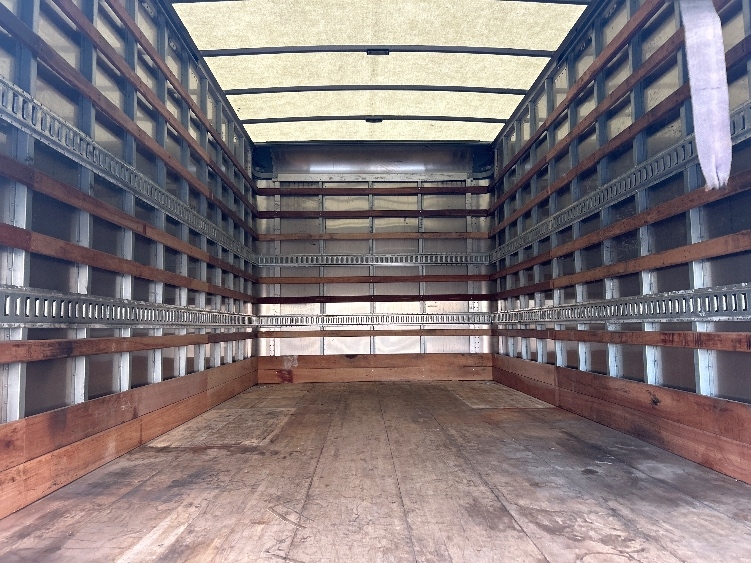 2022 Isuzu NQR in Houston, TX — photo 8